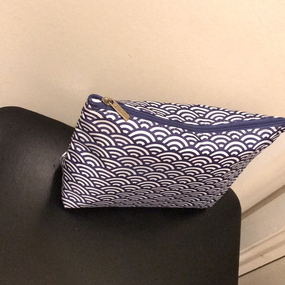 Stylish Purple Patterned Women's Cosmetic Bag - Picture 2 of 5